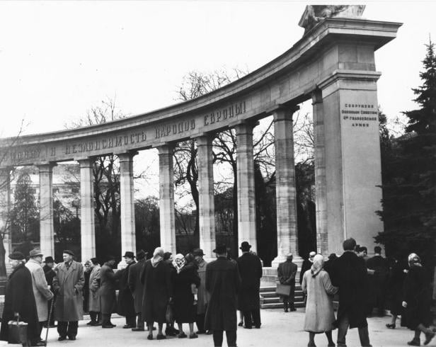 Mordes an 21-jährigen Schülerin Das Mordrätsel beim Russendenkmal am Schwarzenbergplatz
