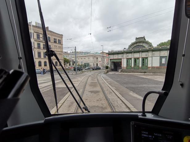 Tram WM Wiener Linien