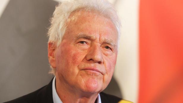 Pressekonferenz Frank Stronach in Oberwaltersdorf, Golfclub Fontana am 04.03.2013