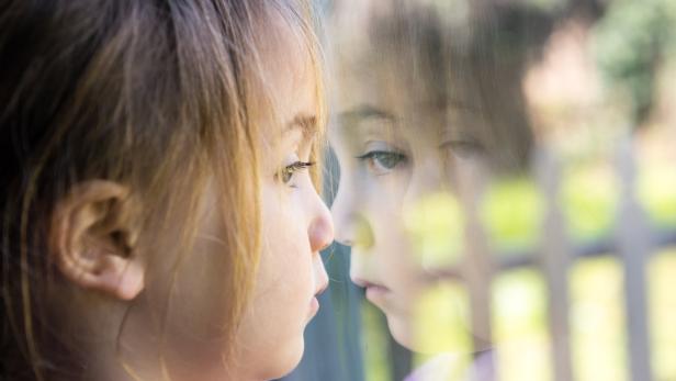 spunQ image #262895672 Familienersatz: Das Jugendamt und seine Kinder