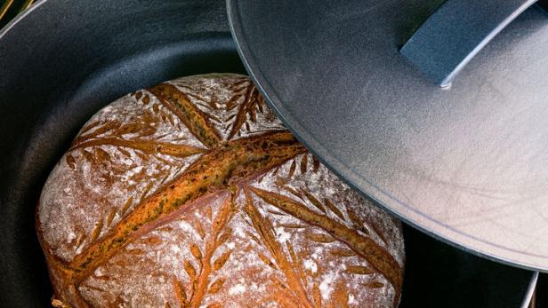 So gelingt ein knuspriges Mischbrot am Grill