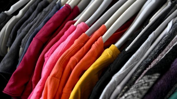 ++ THEMENBILD ++ KLIMA-GLOSSAR: FAST FASHION Bittere Pleite eines bekannten Modehändlers