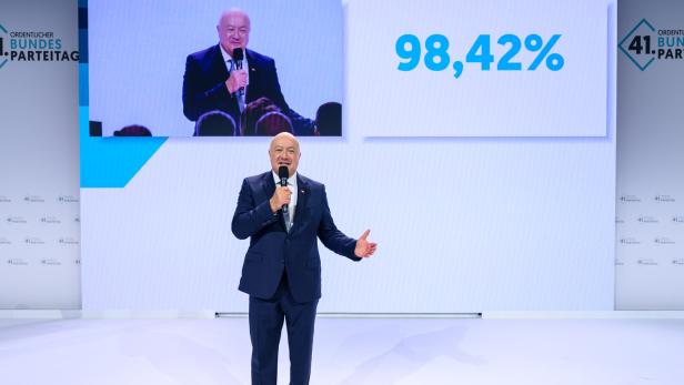 Christian Stocker mit 98,42 Prozent zum ÖVP-Chef gewählt