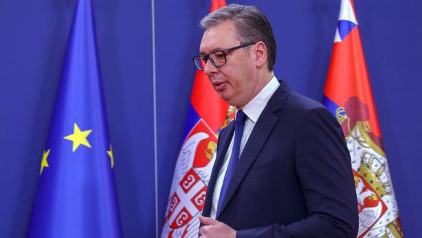 Proteste in Serbien: Ein Arzt soll Vučićs Polit-Schmerzen lindern