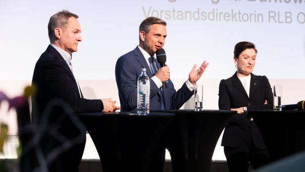 Diskutieren mit dem Wirtschaftsminister: Ausgabenbremse und gute Stimmung
