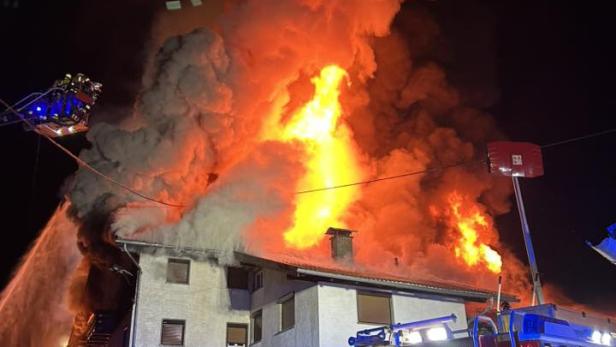 Mysteriöse Serie: Erneut zerstört Großbrand in Tirol Bauernhof