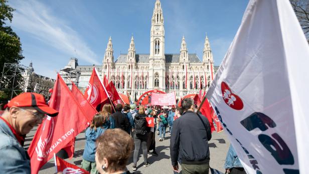 Feier zum 1. Mai vor Wiener Rathaus